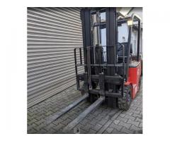 EP  Elektro-Gabelstapler EFL181 – 4800 mm Triplex-Freihub-Mast, 1,8 Tonnen Tragkraft
