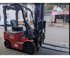 EP  Elektro-Gabelstapler EFL181 – 4800 mm Triplex-Freihub-Mast, 1,8 Tonnen Tragkraft